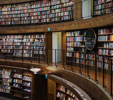 درس-خواندن-در-کتابخانه-بهتر-است-یا-خانه؟