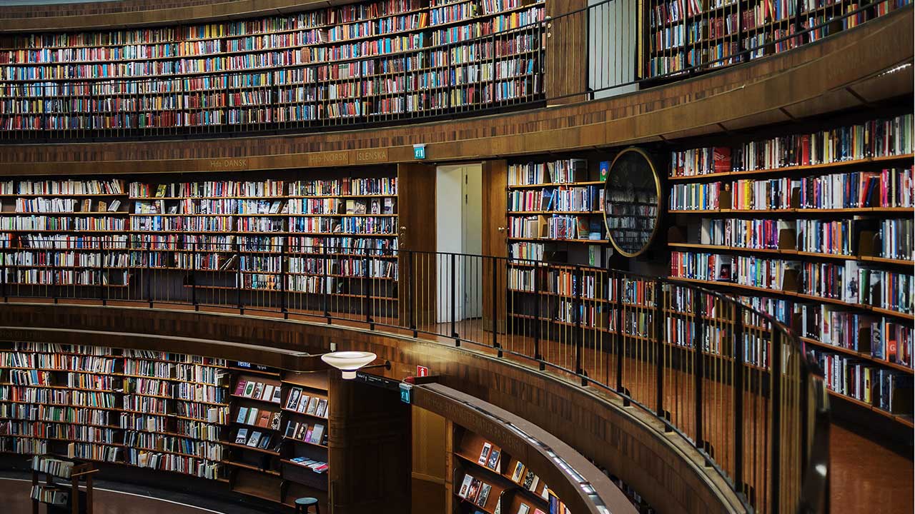 درس-خواندن-در-کتابخانه-بهتر-است-یا-خانه؟