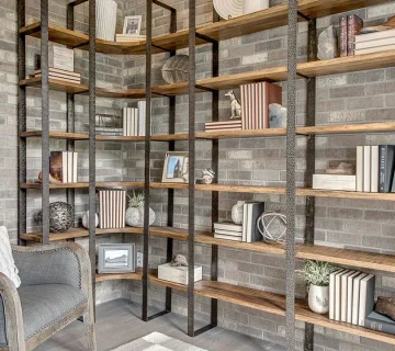 قفسه کتابخانه ایستاده