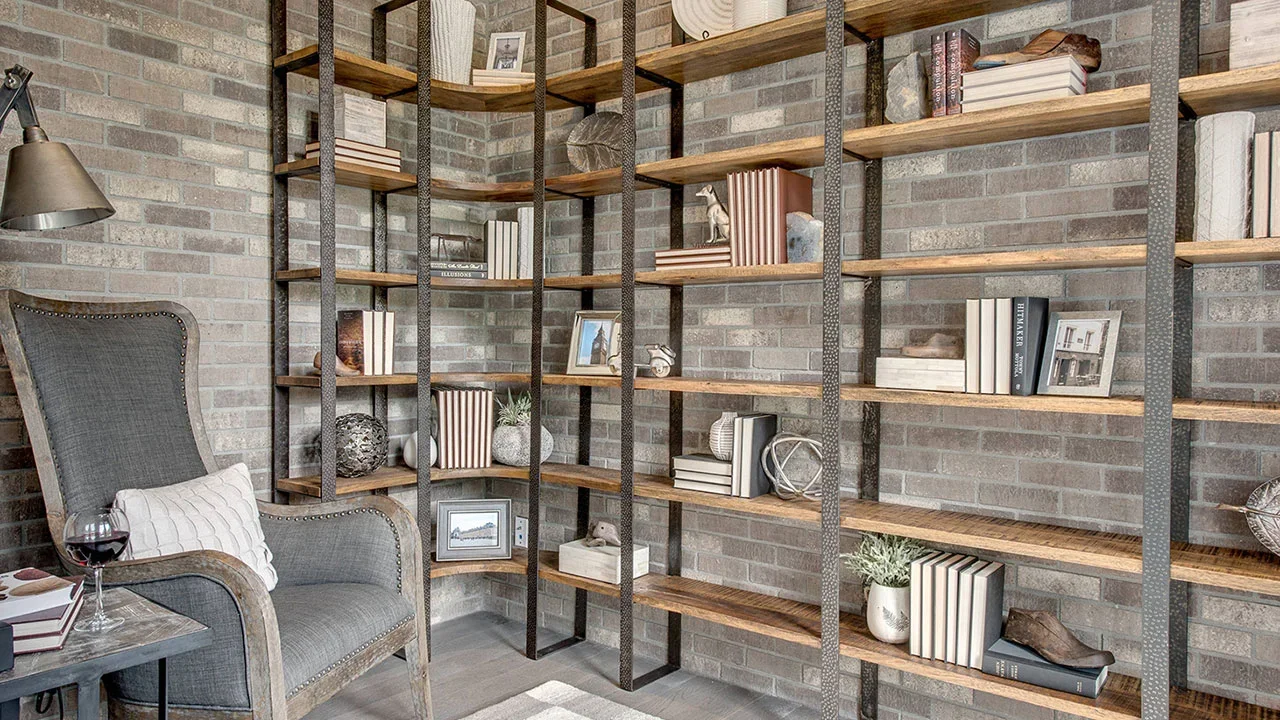 قفسه کتابخانه ایستاده